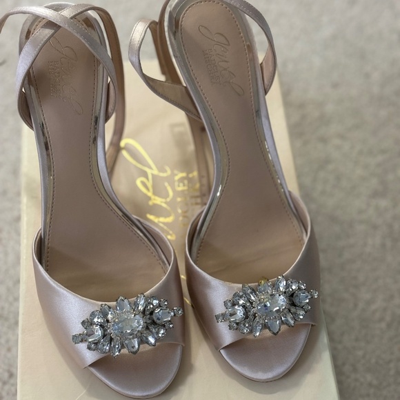 Jewel by Badgely Mischka Blush Heel - Picture 1 of 3